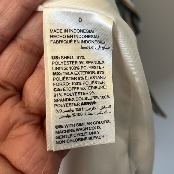 Chico’s Zenergy Ikat Jacket White Blue 3/4 Sleeve lightweight Jacket Sz 4/6 - Picture 10 of 14